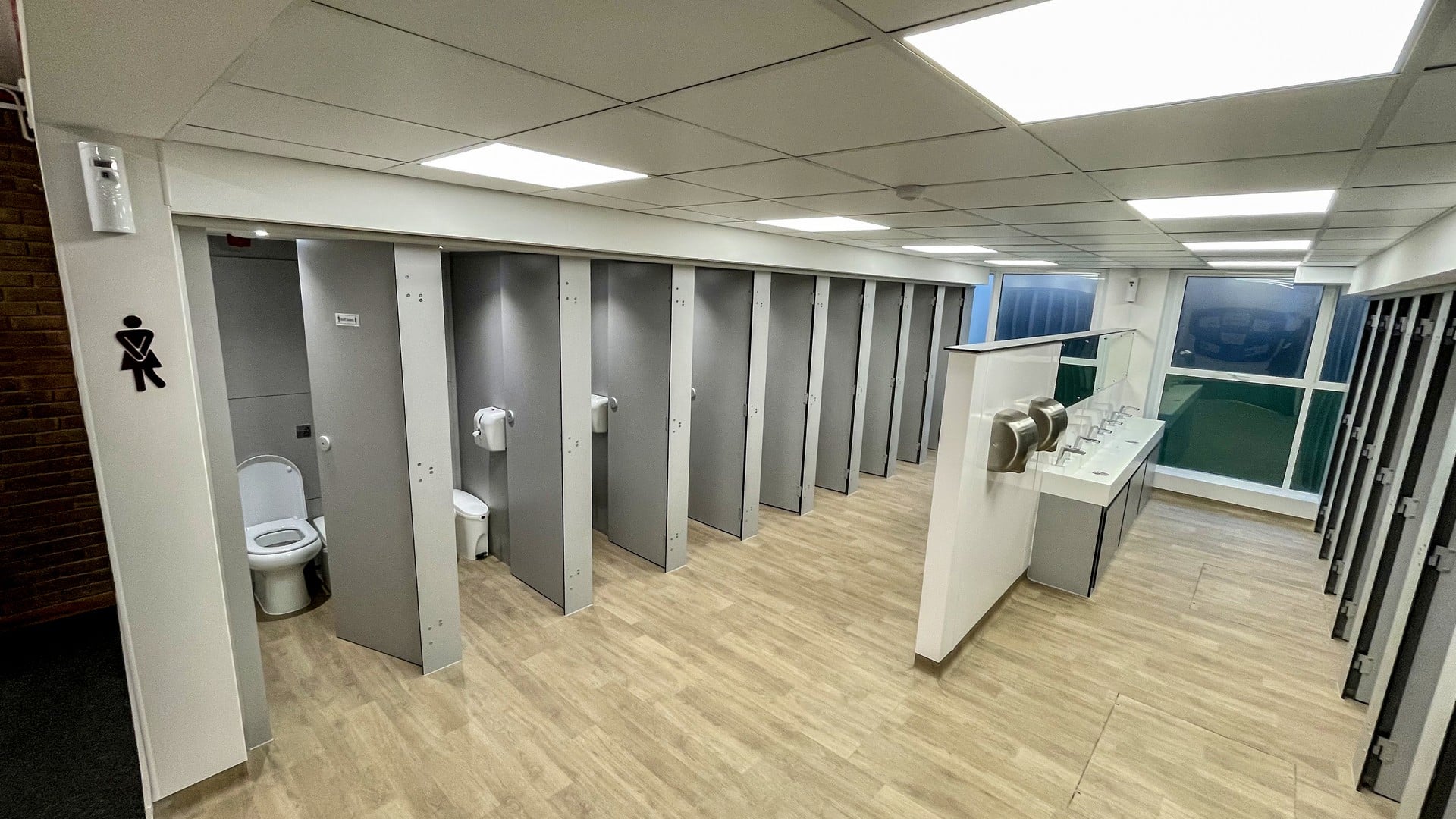 Parmiters School - Unisex Washroom Refurbishment (6)